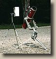 Puis pratiquant de plus en plus, j'avais investi dans un tlscope Edmund 150 mm, alors vendu en France.
Ctait un instrument trs sympathique et trs convivial  utiliser. je l'ai revendu un peu plus tard et l'ai toujours regrett depuis.
Edmund  ensuite ferm sa boutique Franaise et  aussi arret la fabrication aux Etats-Unis. Fort dommage pour ce concept original.
