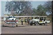 Travail aérien : Dépose sur les camps de chasse en Afrique.
