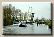 Un canal prs de l'arodrome d'amsterdam : passage du pont.