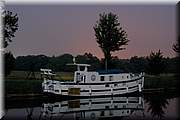 Bateau  la lumire du clair de lune et grande ourse.