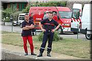 Sous l'oeil des pompiers plongeurs.